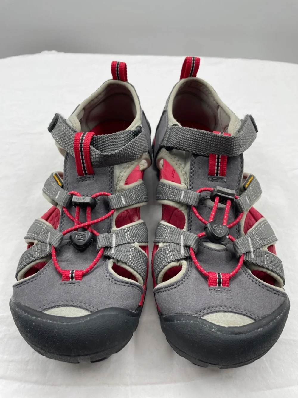 KEEN Seacamp II CNX Waterproof Sandals In Magnet/Racing Red. Girl’s 5.